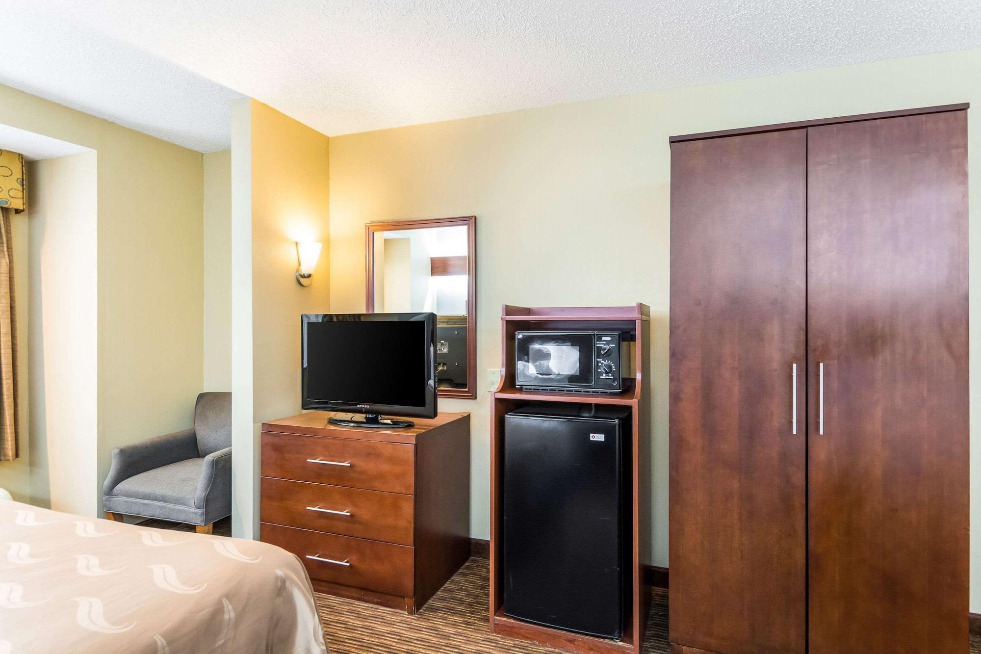 Quality Inn Chester - South Richmond Exteriör bild