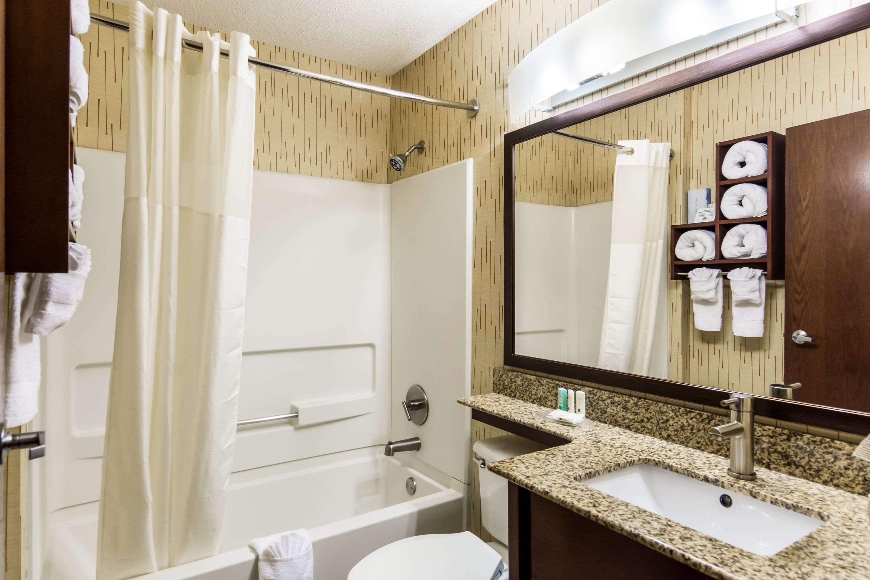 Quality Inn Chester - South Richmond Exteriör bild