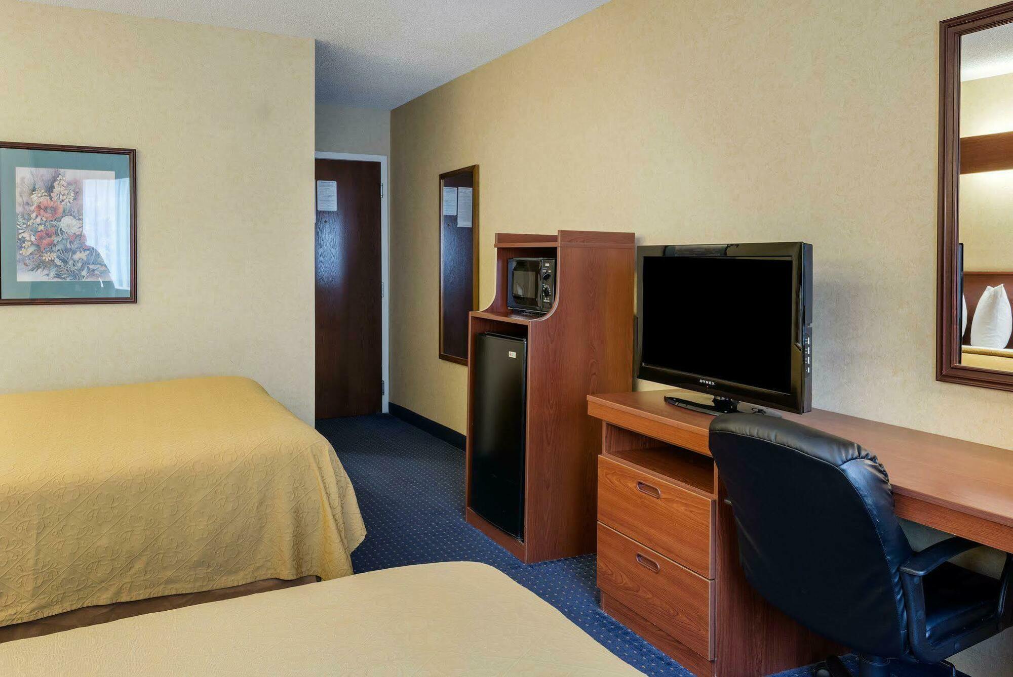 Quality Inn Chester - South Richmond Exteriör bild